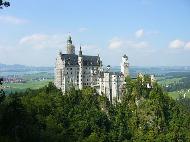 800px-Castelul_Neuschwanstein.jpg